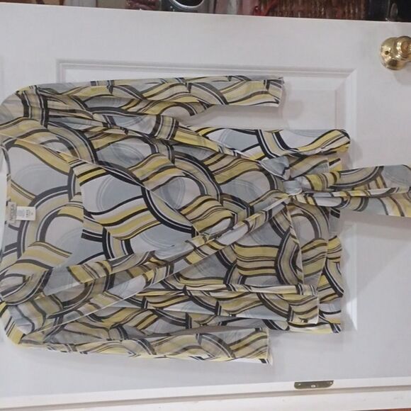 Nicola black and yellow 💛 top - Picture 2 of 5